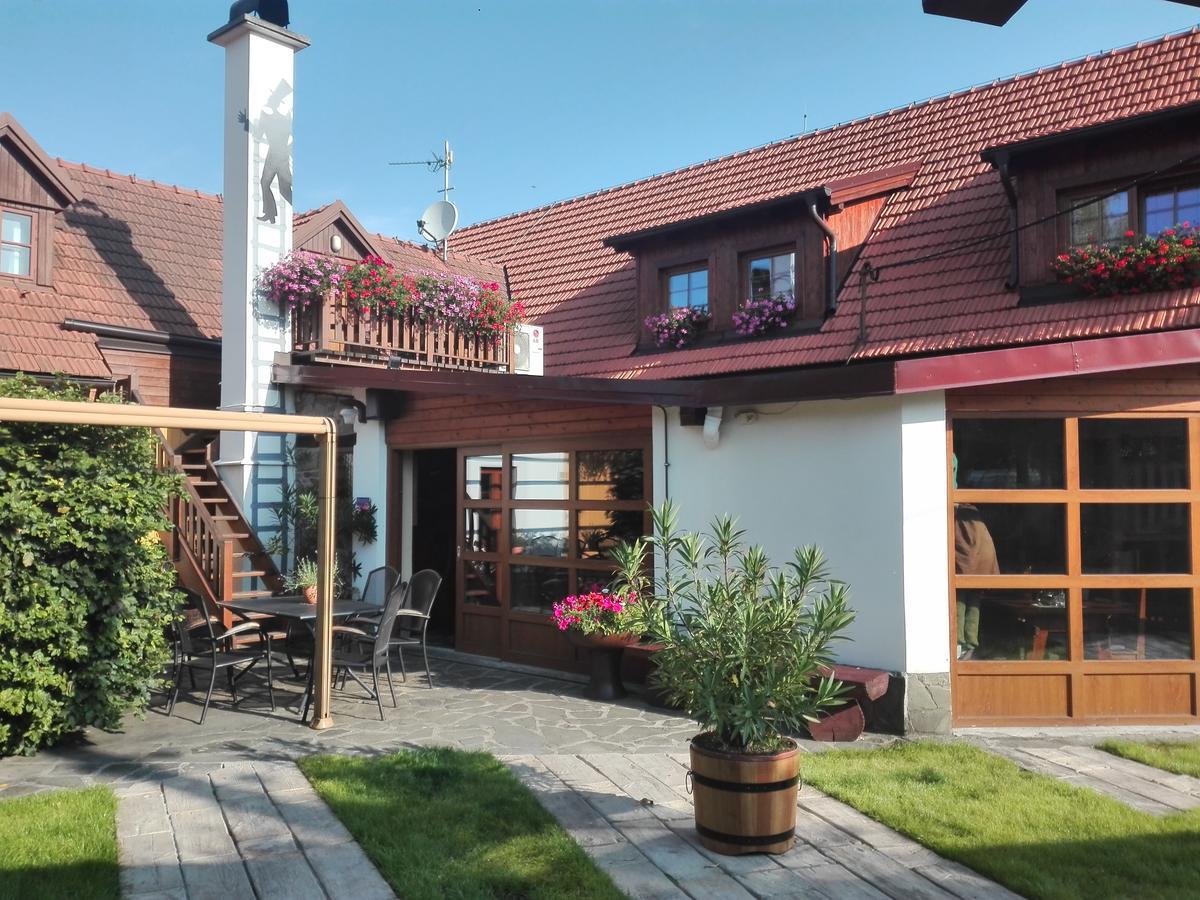 Hostinec A Penzion Dolni Dvur Verovice Exterior foto