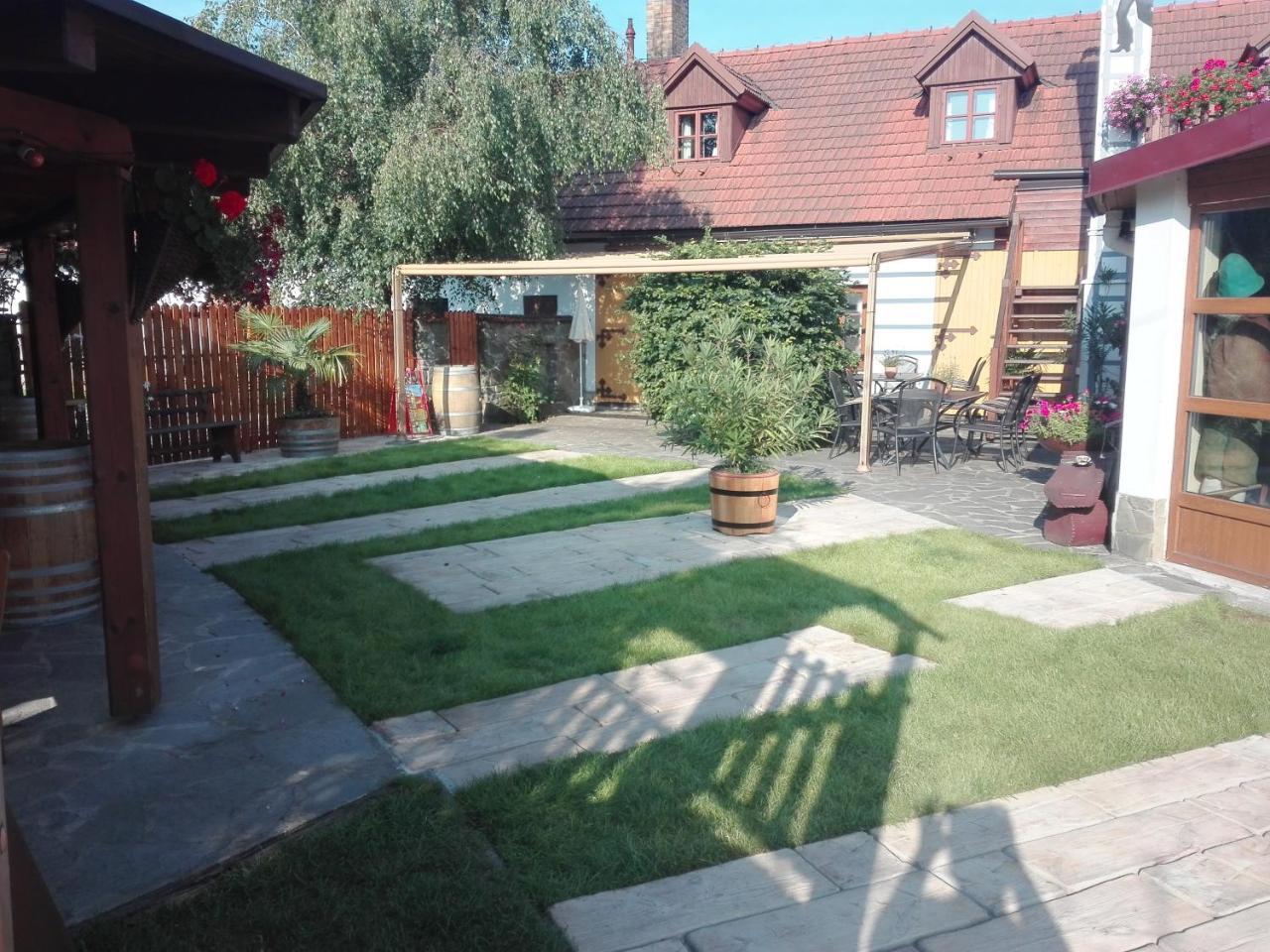 Hostinec A Penzion Dolni Dvur Verovice Exterior foto