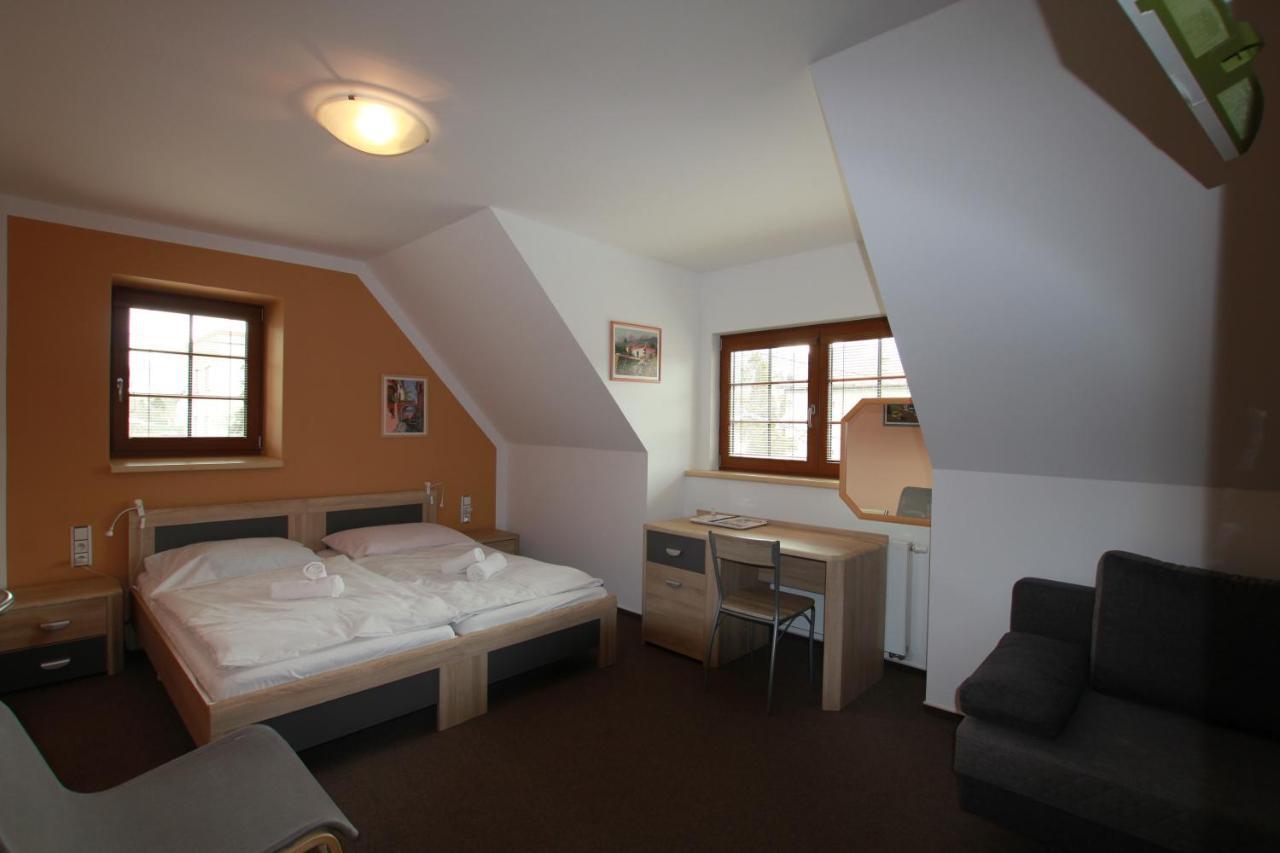 Hostinec A Penzion Dolni Dvur Verovice Exterior foto